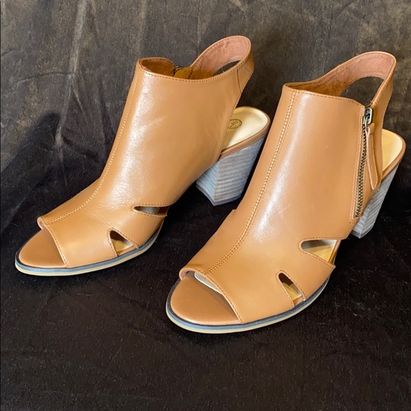 Peep toe high heel brown booties by Bella Vita! - Picture 2 of 5